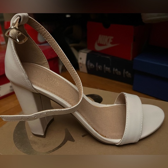 White Heels - Picture 4 of 4